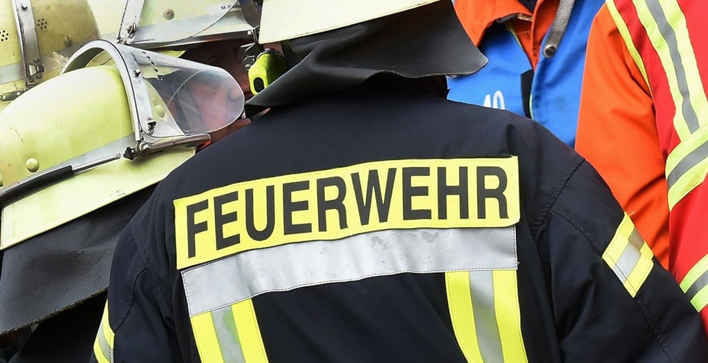 Einsatzkräfte der freiwilligen Feuerwehren aus Niegripp und Burg waren beim Brand am Mittwochvormittag gefordert.