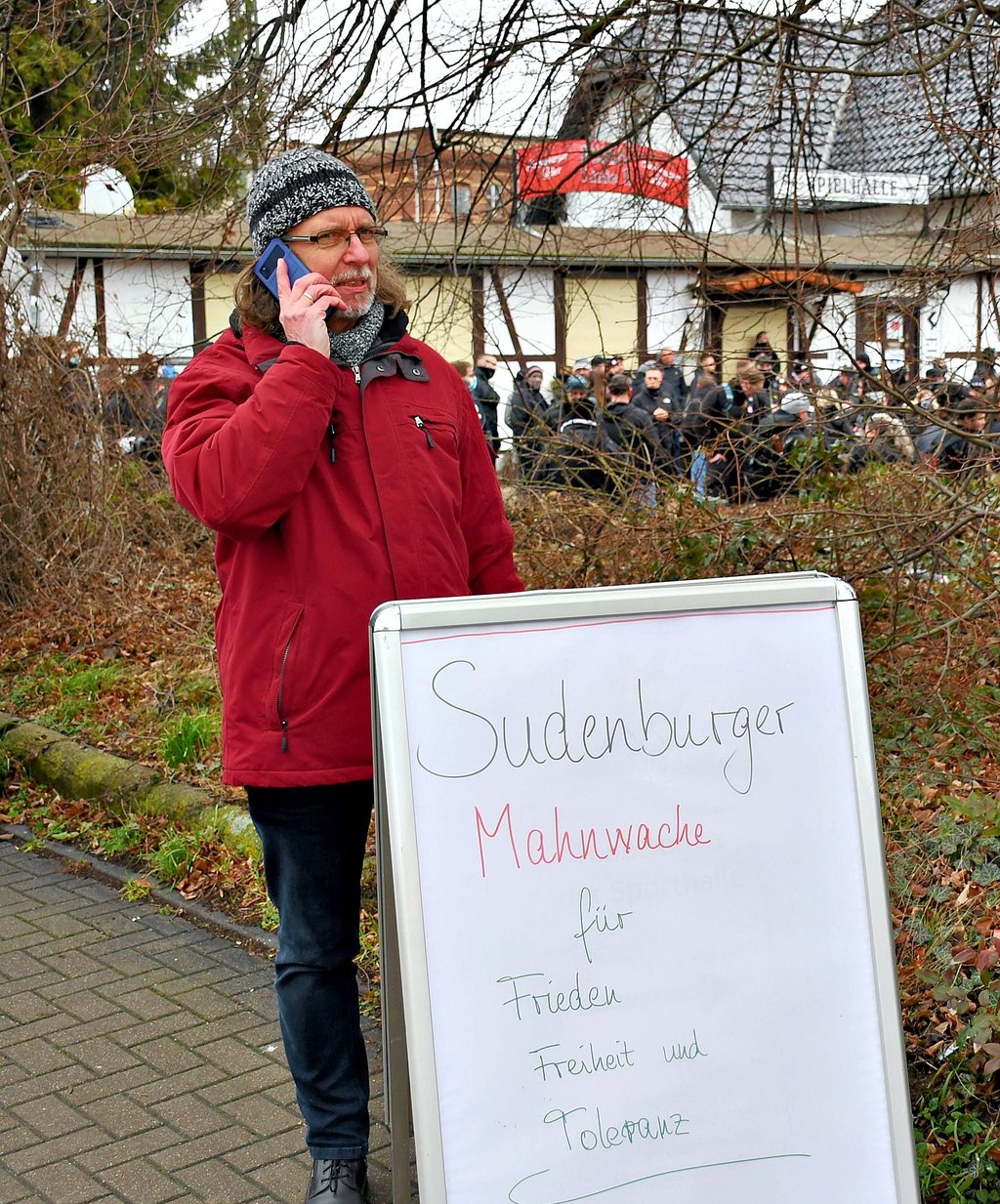 Bernd Willerding stand im Januar fast allein vor dem Aufmarsch der Rechten am Bahnhof Sudenburg.