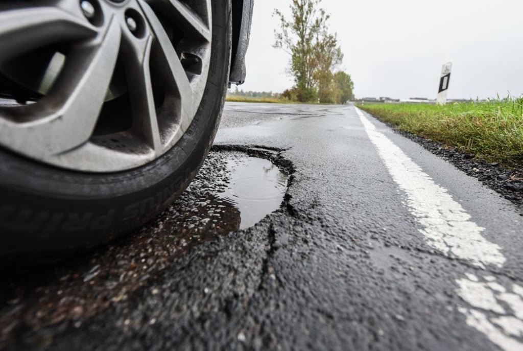 Die sanierungsbedürftige Straße zwischen Langeneichstädt und Schafstädt
