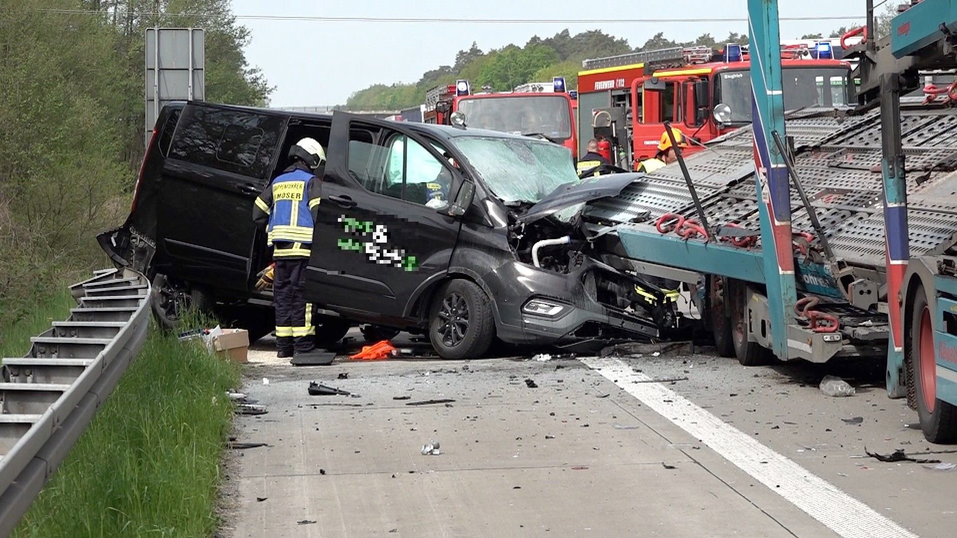 Schwerer Unfall A2 Bei Burg: Transporter Kracht In Stauende - A2 Gesperrt