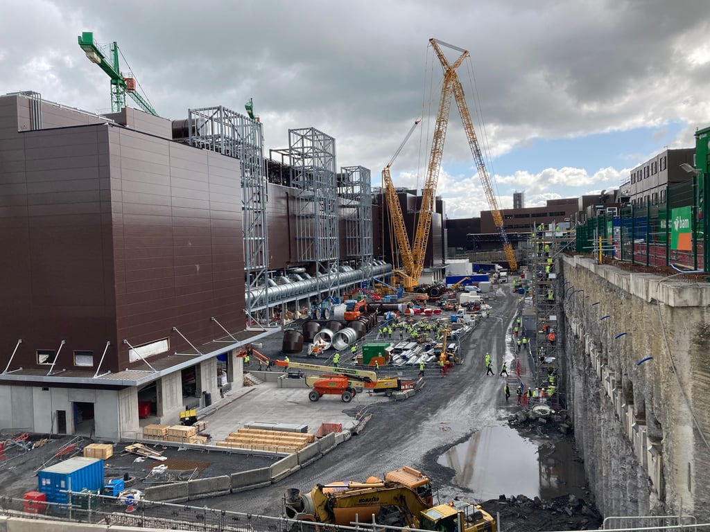 Das kommt auch auf Sachsen-Anhalt zu: Intel-Baustelle mit Tausenden Arbeitern am Standort Irland.