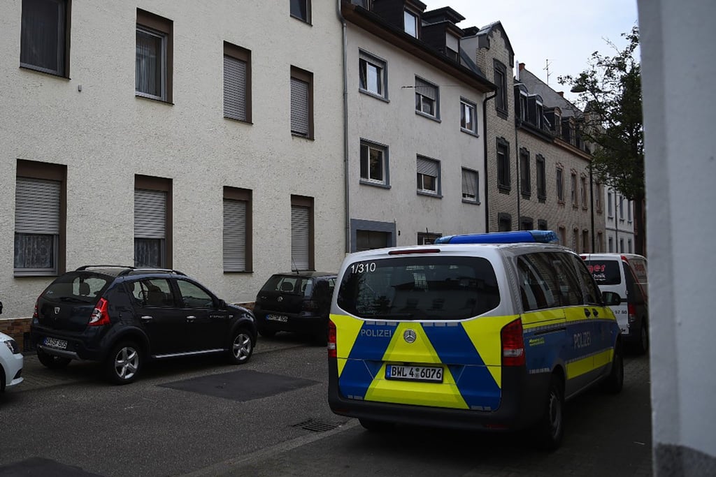 Fahrzeug der Polizei im Stadtteil Waldhof.