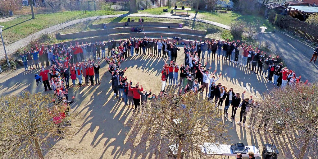 Die Buchstaben FGO für Fallstein-Gymnasium Osterwieck hatten Schüler durch ihre Aufstellung geformt während einer ihrer Aktionen für den Schulerhalt.