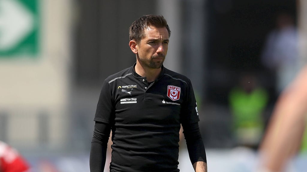 Auf Trainer André Meyer ruhen beim Halleschen FC große Hoffnungen.