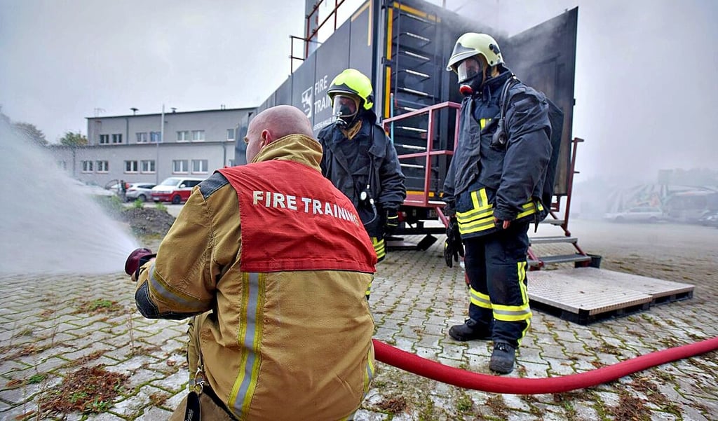 Beim Einsatz unter Atemschutz in einem Feuercontainer
