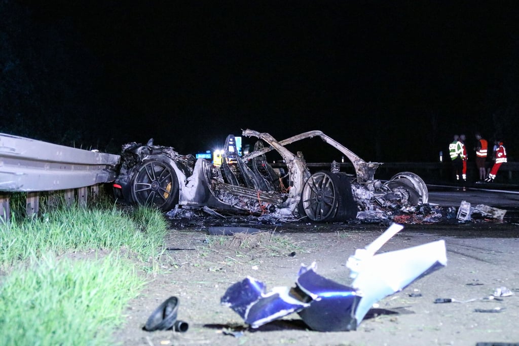 Bei einem Unfall auf der A45 ist am Mittwochabend ein Autofahrer schwer verletzt worden. Zeugen berichteten, dass er sich ein illegales Autorennen mit einem anderen Autofahrer geliefert haben soll.