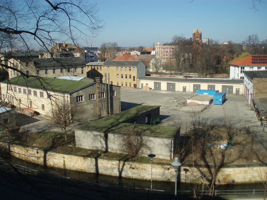 Blick auf das industriell genutzte Grundstück Badstubenvorstadt 4. Bis 1950 bestand auf dem großen Areal die Kinderwagenfabrik G. Haeselbarth & Storm, deren Wurzeln bis ins Jahr 1876 zurückreichen.