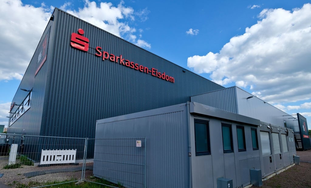 Der Sparkassen-Eisdom ist die Heimstätte der Saalebulls. Als Eis-Arena ist er jedoch nur eine Übergangslösung.