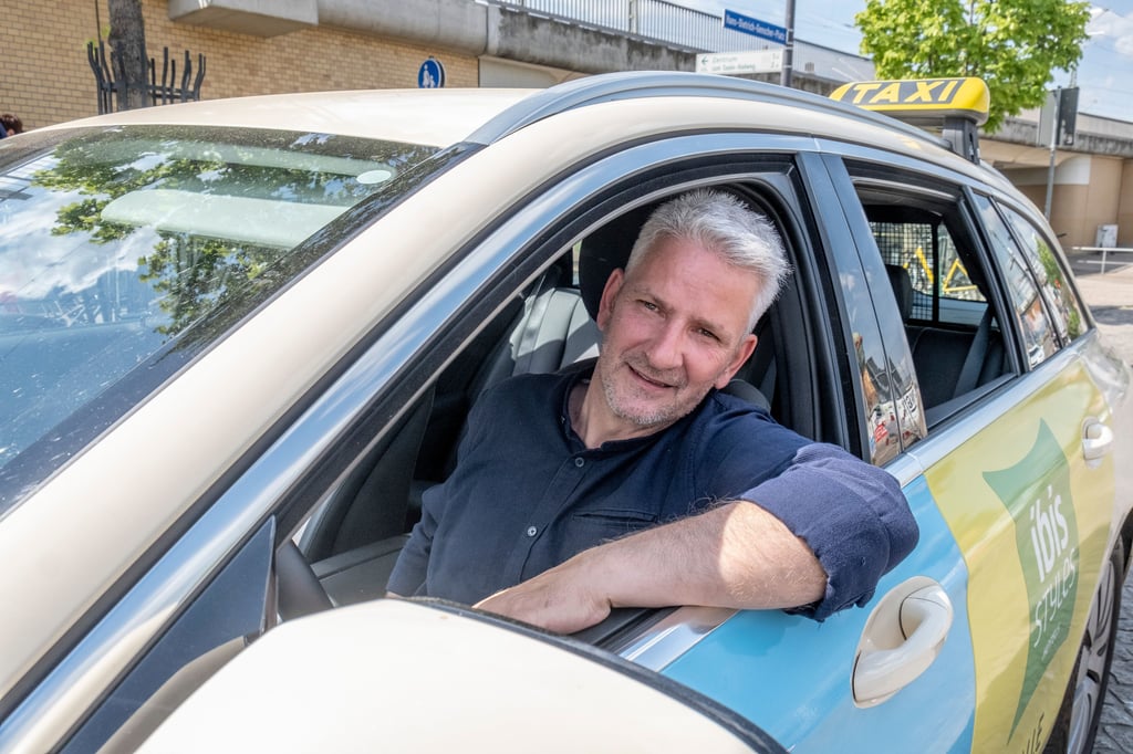Udo Bruno ist Taxifahrer aus Leidenschaft. Bis zur Rente will der 55-jährige Hallenser hinterm Steuer arbeiten. Ob er sich als Rentner aber noch ein Taxi rufen kann, daran zweifelt er.