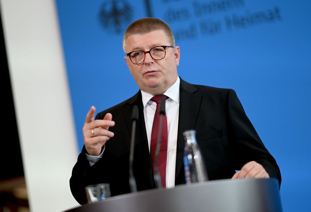 Thomas Haldenwang, Präsident des Bundesamtes für Verfassungsschutz, stellte das neue Lagebild am Freitag vor.
