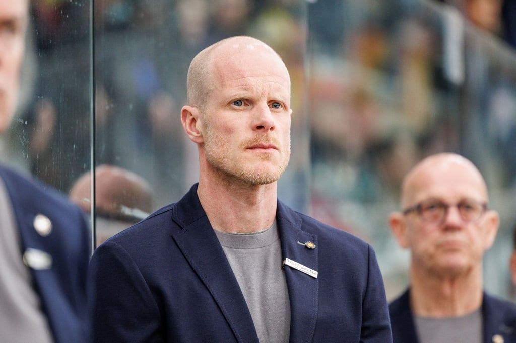 Toni Söderholm, Trainer der deutschen Eishockey-Nationalmannschaft, nimmt weitere NHL-Profis für die anstehende WM in den Blick.