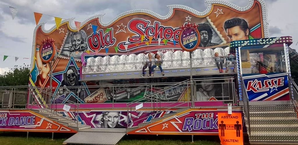 Rasant geht es in diesem Jahr auf dem Zerbster Spargelfest zu, sicherlich nichts für empfindlich Mägen.
