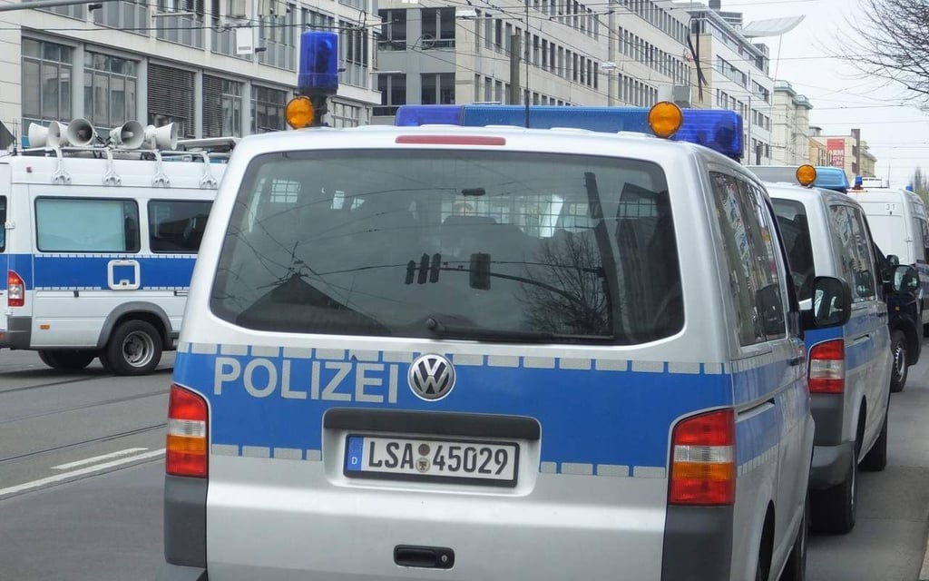 Nach Nazi-Schmierereien und Brandstiftung im Studentenwohnheim Herrenkrug in Magdeburg ermittelt die Polizei.