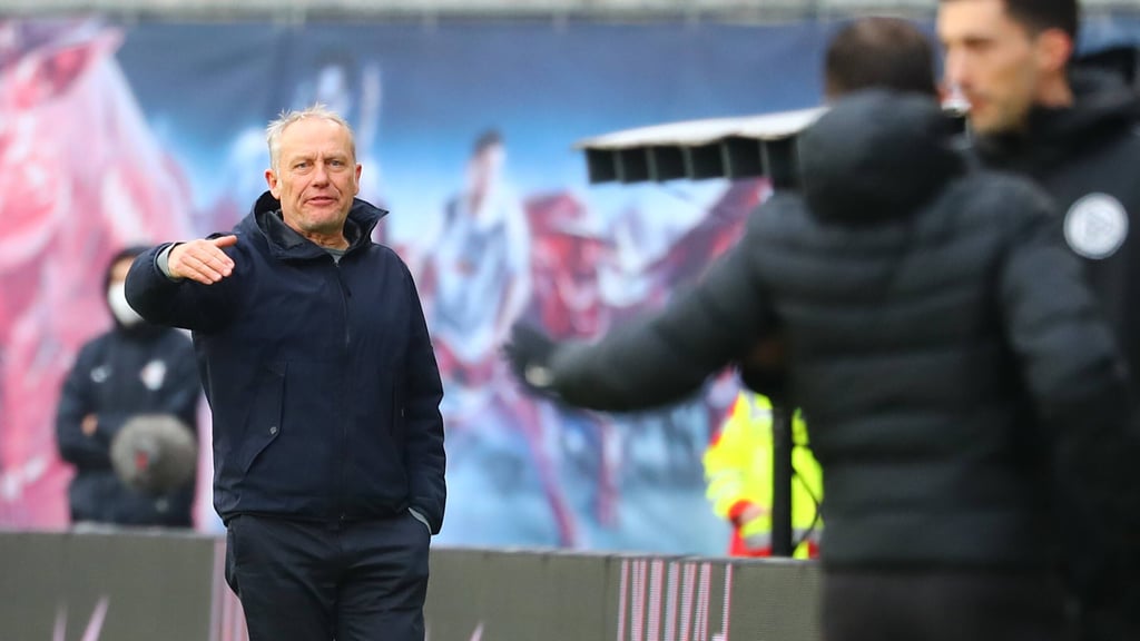 Hitzig: Christian Streich und Domenico Tedesco geben sich Contra.