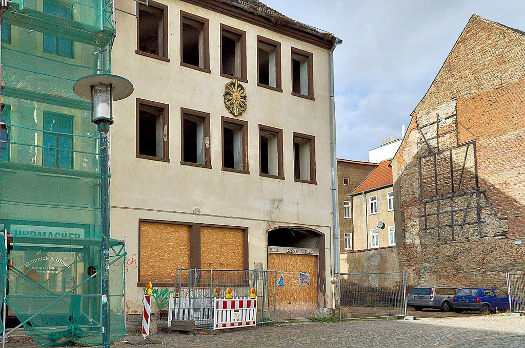 2016 sah es an der Stelle am Marktplatz Merseburg noch so aus.