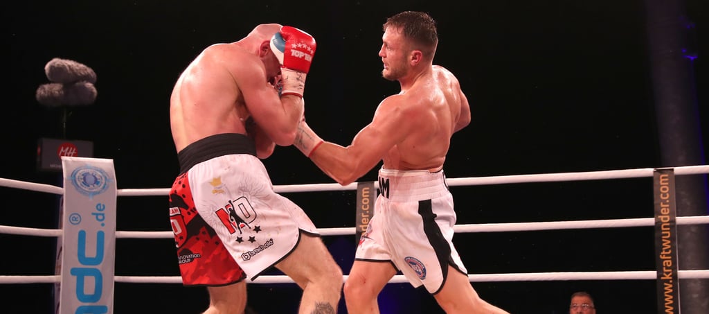 Mit diesem linken Aufwärtshaken leitete Adam Deines seinen Sieg gegen Norbert Dabrowski ein und holt sich den EM-Gürtel der WBO im Halbschwergewicht.