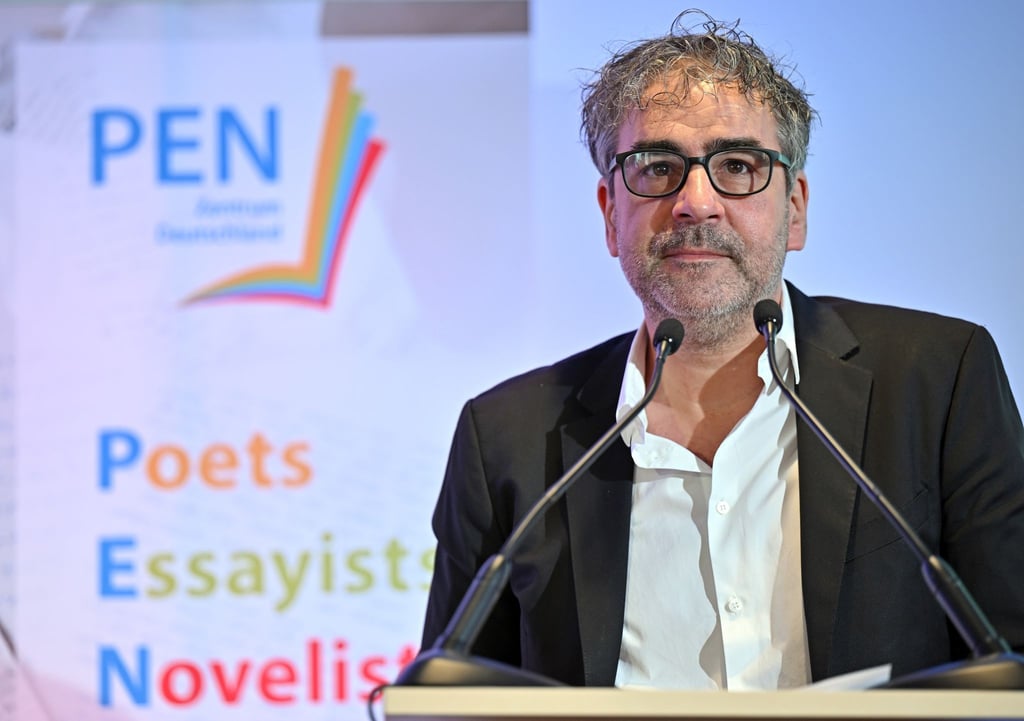 Deniz Yücel hat sein Amt als Präsident des PEN-Zentrums hingeschmissen.