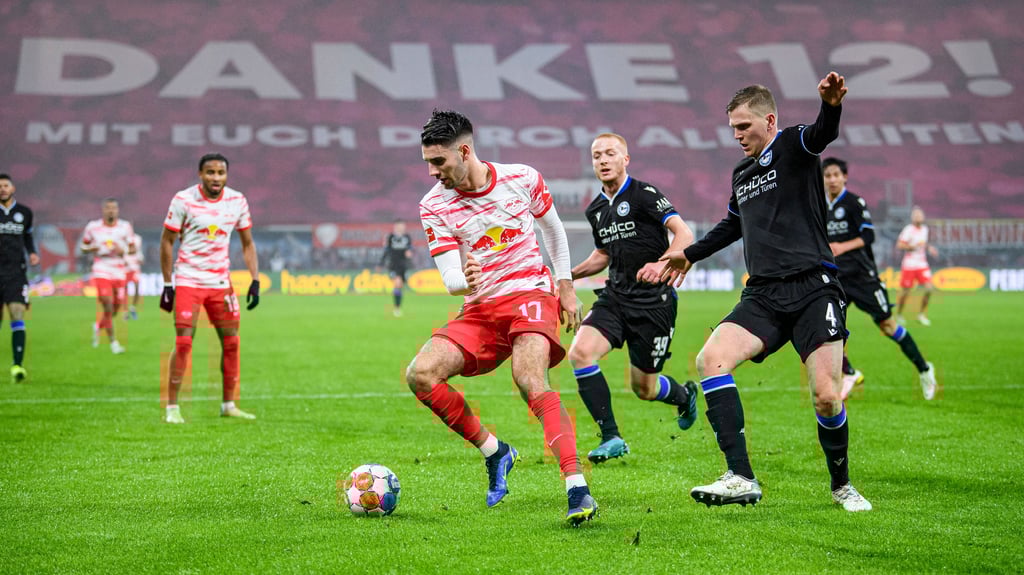 Dominik Szoboszlai will mit RB Leipzig das Rückspiel bei Arminia Bielefeld gewinnen.
