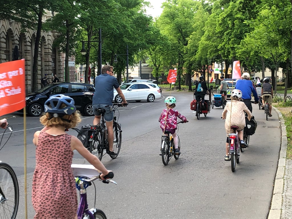 "Kidical Mass" des ADFC auf Tour durch Halle