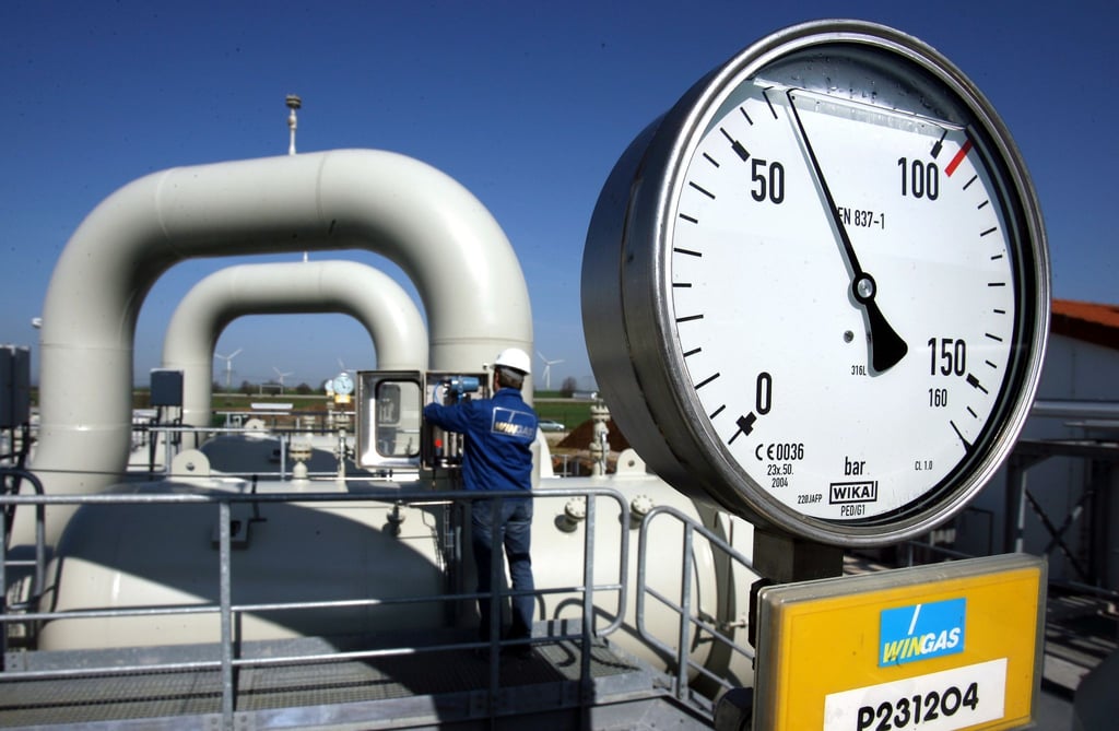 Unter den betroffenen zu Gazprom Germania gehörenden Unternehmen ist auch der Gashändler Wingas, der unter anderem Stadtwerke und Industriebetriebe beliefert.
