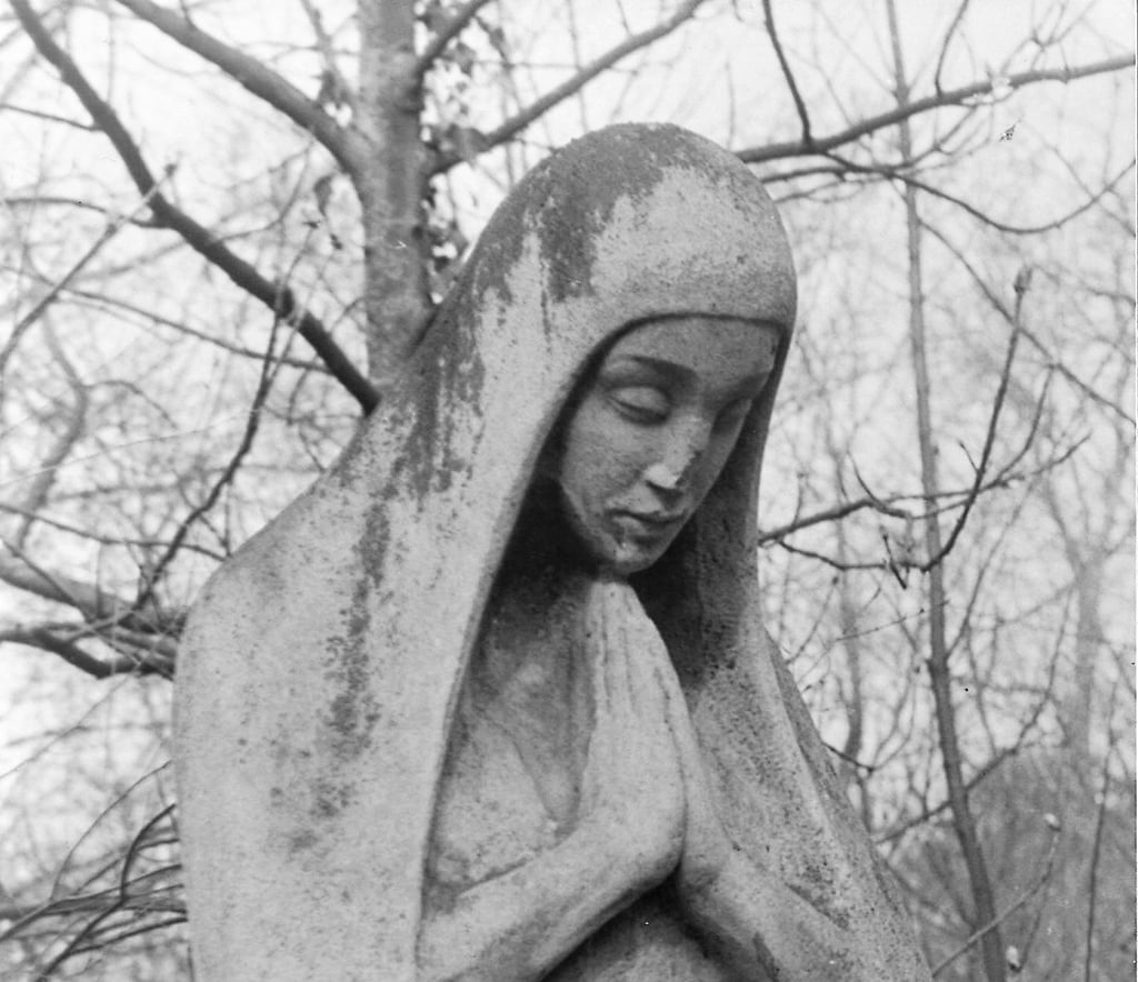 Die betende Madonna vom Weteritzer Friedhof.