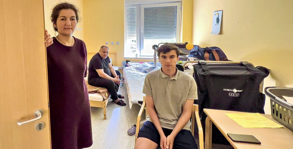 Tamara Bogdan mit Sohn Romio und Mann Ruslan sind derzeit in der Melanchthonstraße untergekommen.