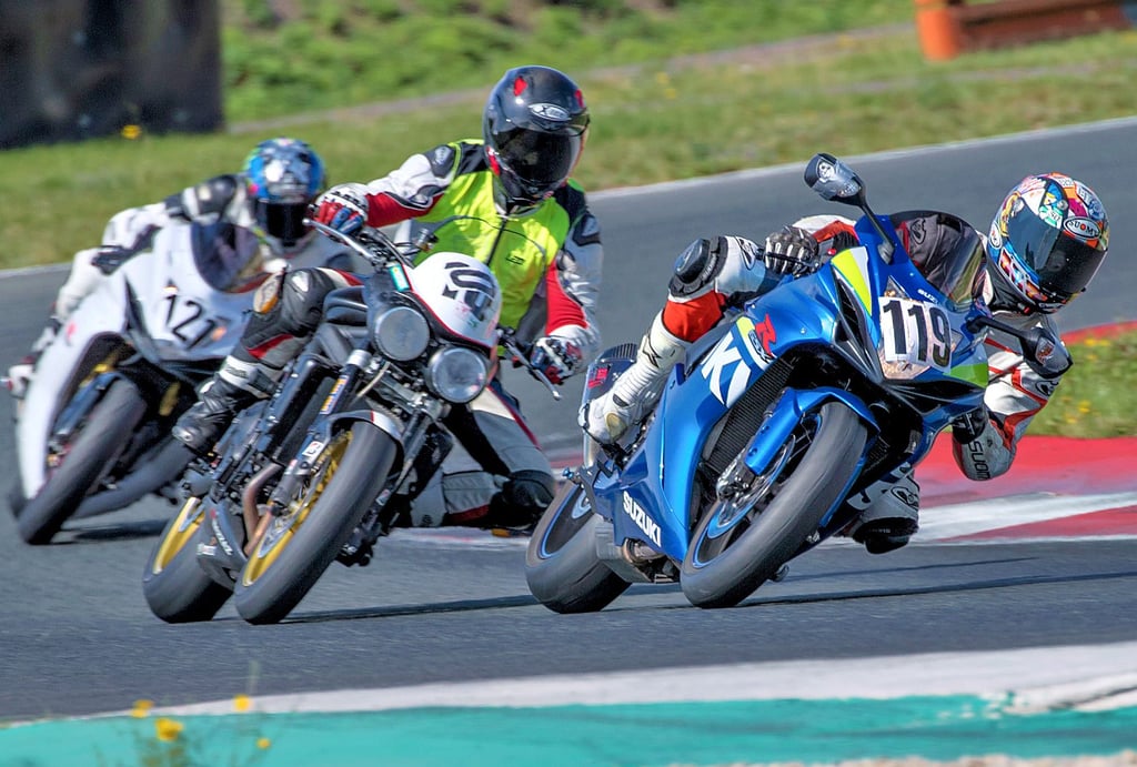 Die Kurven der Motorsport-Arena sind bei Motorradfahrern sehr beliebt. 