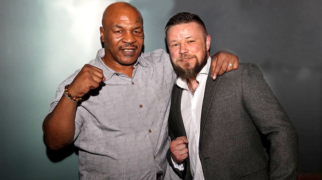 Patrick Niewerth (rechts) aus Wernigerode ist weltweit als Personenschützer im Einsatz. Der ehemalige US-amerikanische Schwergewichtsboxer Mike Tyson gehörte schon zu seinen Klienten.