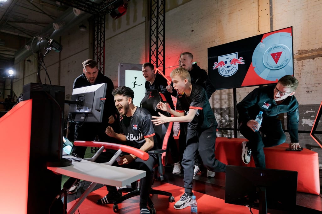 RB Leipzig bejubelt den Titel der VBL Club Championship in FIFA 22.