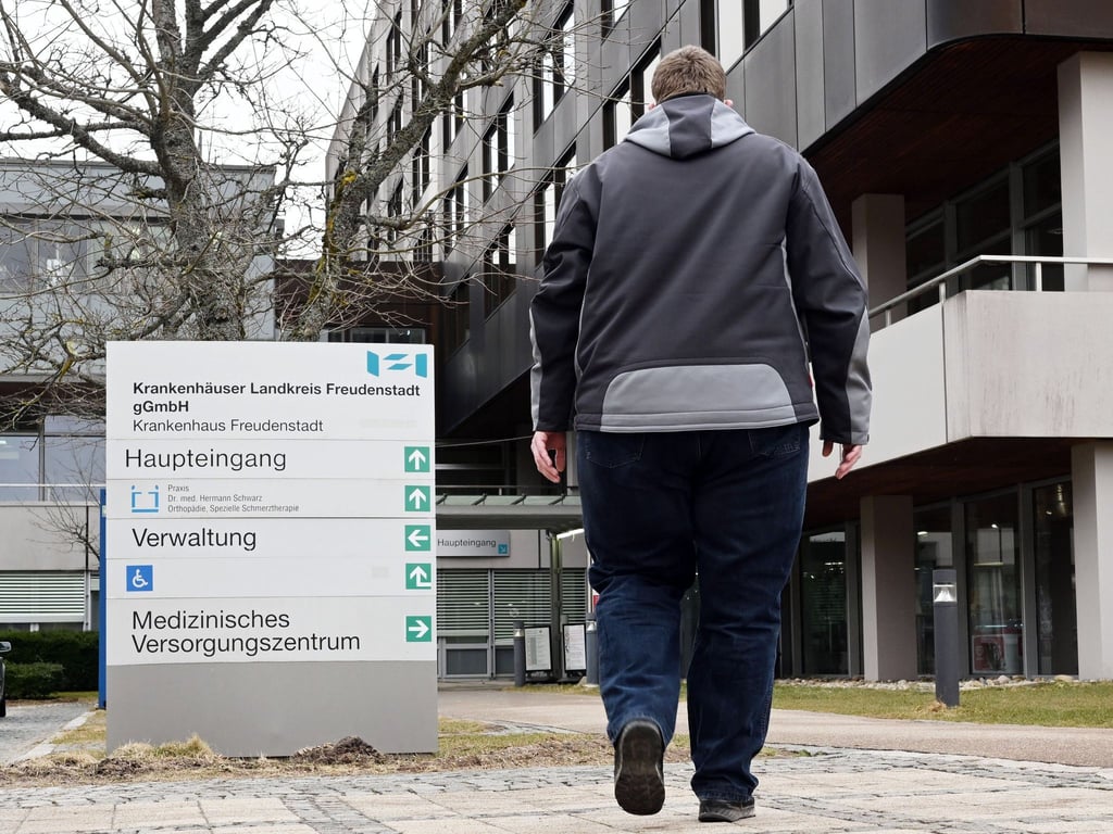 Der Adipositas-Patient Bernd, aufgenommen beim Krankenhaus Freudenstadt, an dem ein Adipositas-Zentrum aufgebaut wird.