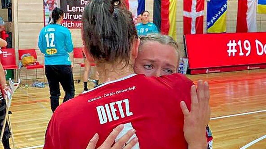 Pia Dietz (l.) und Swantje Heimburg bei ihrem letzten Auftritt im Wildcats-Trikot.
