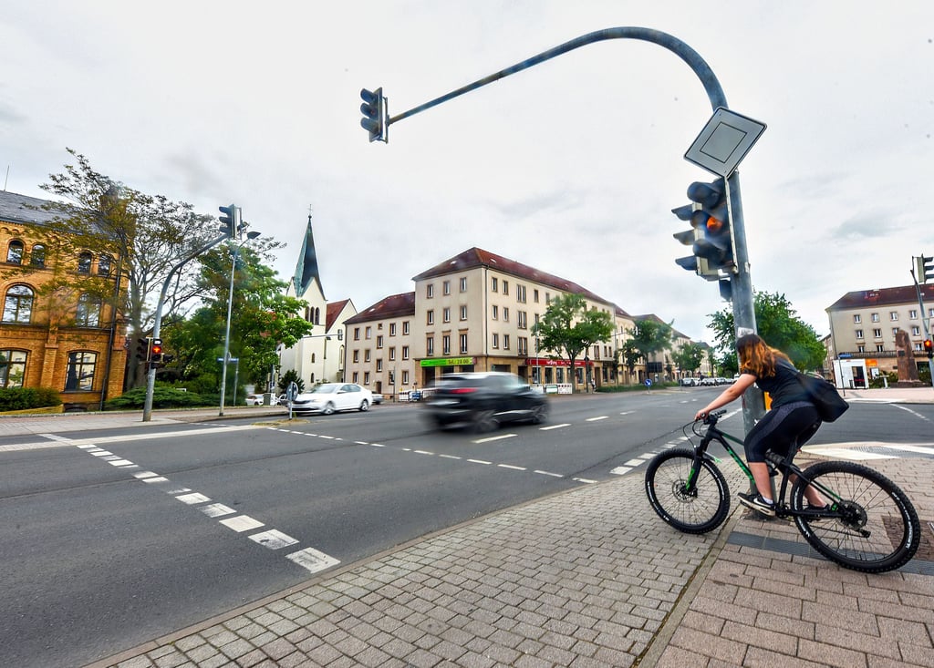 Die Kreuzung vor dem Bahnhof ist aus Sicht des VSBI ein Problem. Die Grünphasen seien für in ihrer Mobilität beeinträchtigte Menschen zu kurz.