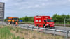 Nach dem Unfall musste die Ölwehr die Fahrbahn reinigen.