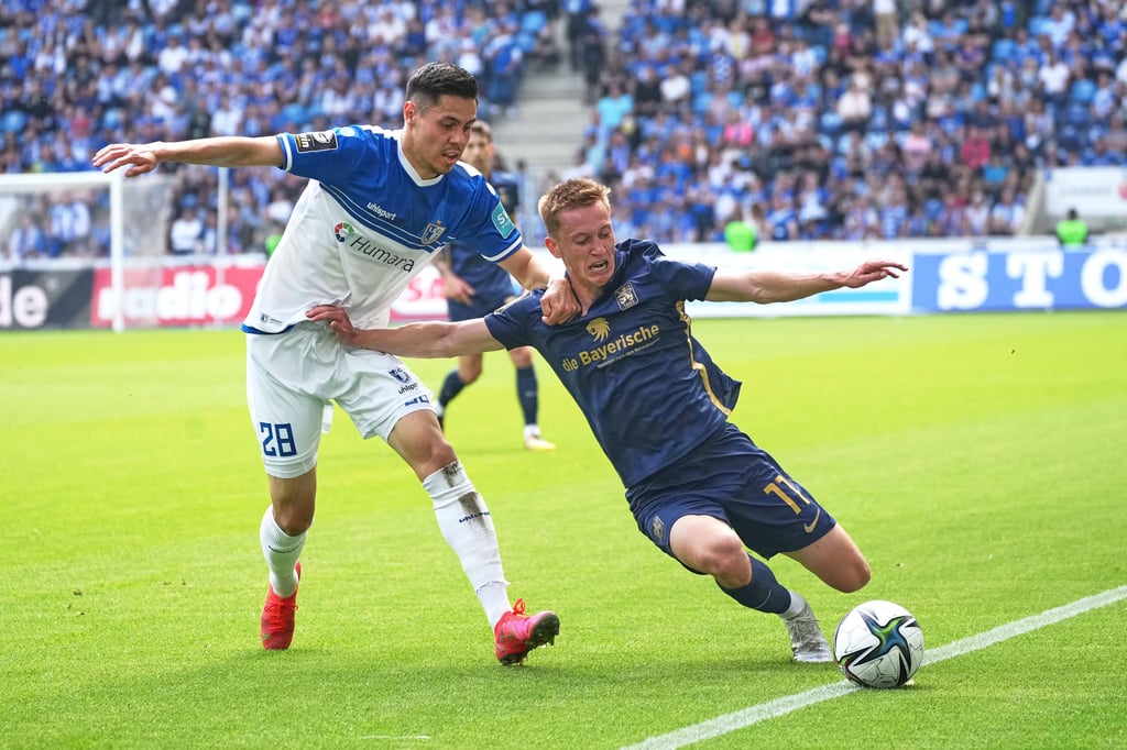 Raphael Obermair (l.) wechselt nach seinem Abschied vom 1. FC Magdeburg zum SC Paderborn.