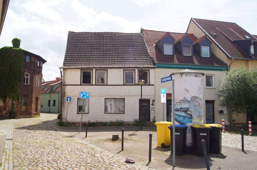 Die Friedensstraße 12 befindet sich in bester Lage und in einem erbärmlichen Zustand. Hat dieses Haus eine Zukunft?