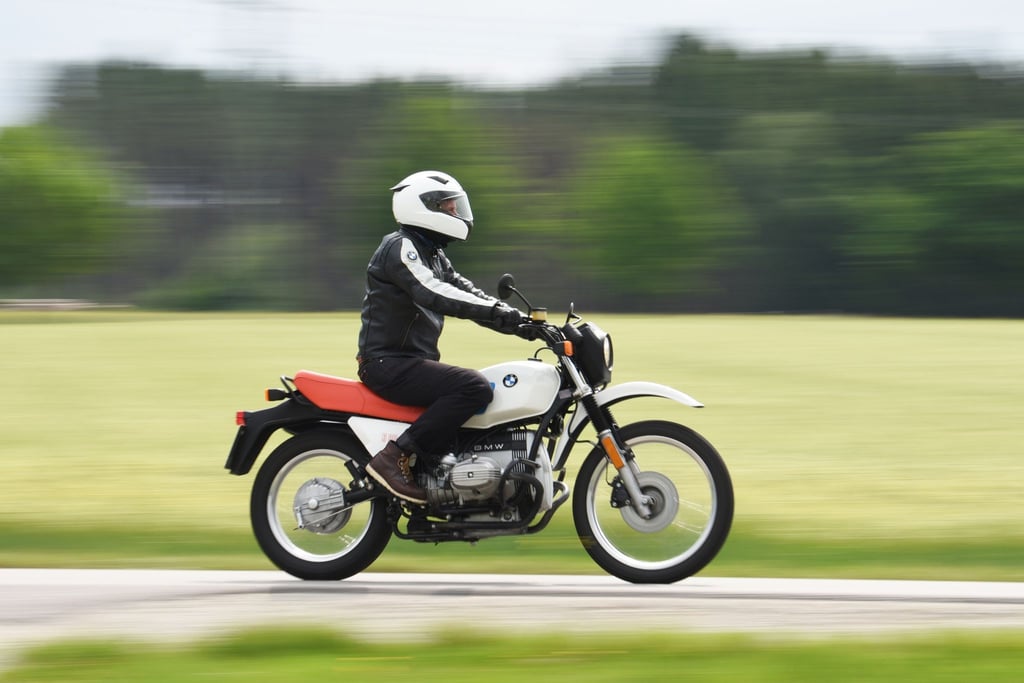 Ob auf moderner Maschine oder auf dem Klassiker: Nach der Winterpause tasten sich Biker besser besonders vorsichtig wieder an die Fahrweise ihrer Maschinen heran.