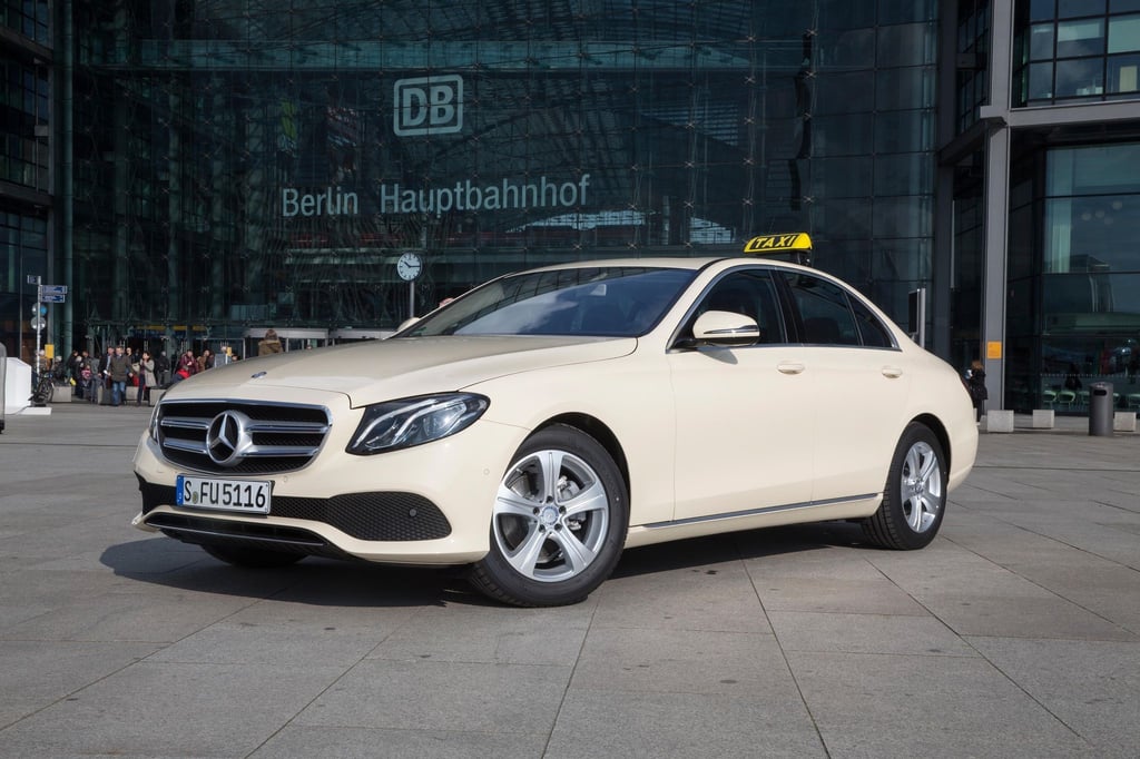 E wie Einprägsam: Die E-Klasse von Mercedes und ihre Vorgänger prägten über Jahrzehnte das Bild vom Taxi in Deutschland.