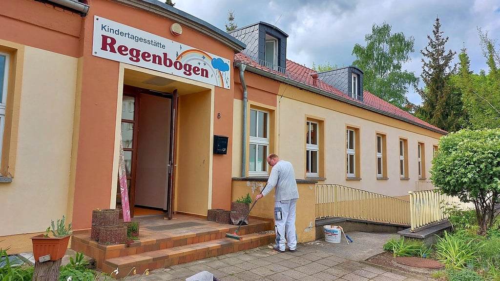 Am Freitag wurde die sanierte Kita „Regenbogen“ für den Wiedereinzug geputzt.