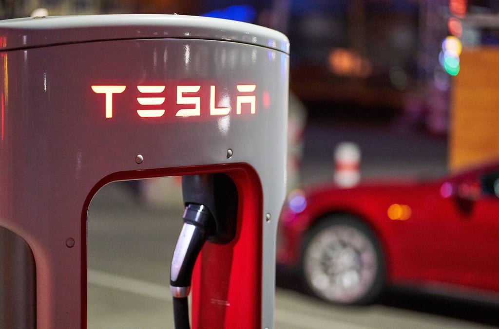Ein Tesla war auf der A9 bei Wolfen an einem Unfall beteiligt. (Symbolbild)