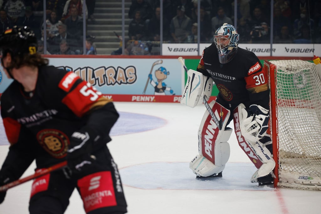 Der Deutsche Torwart Philipp Grubauer sieht den WM-Titel als Ziel des DEB-Teams.