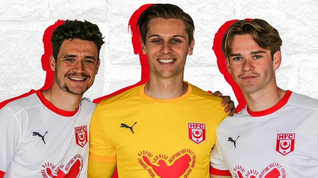 Der Hallesche FC geht in Sondertrikots auf seine Sommertour durch die Region.