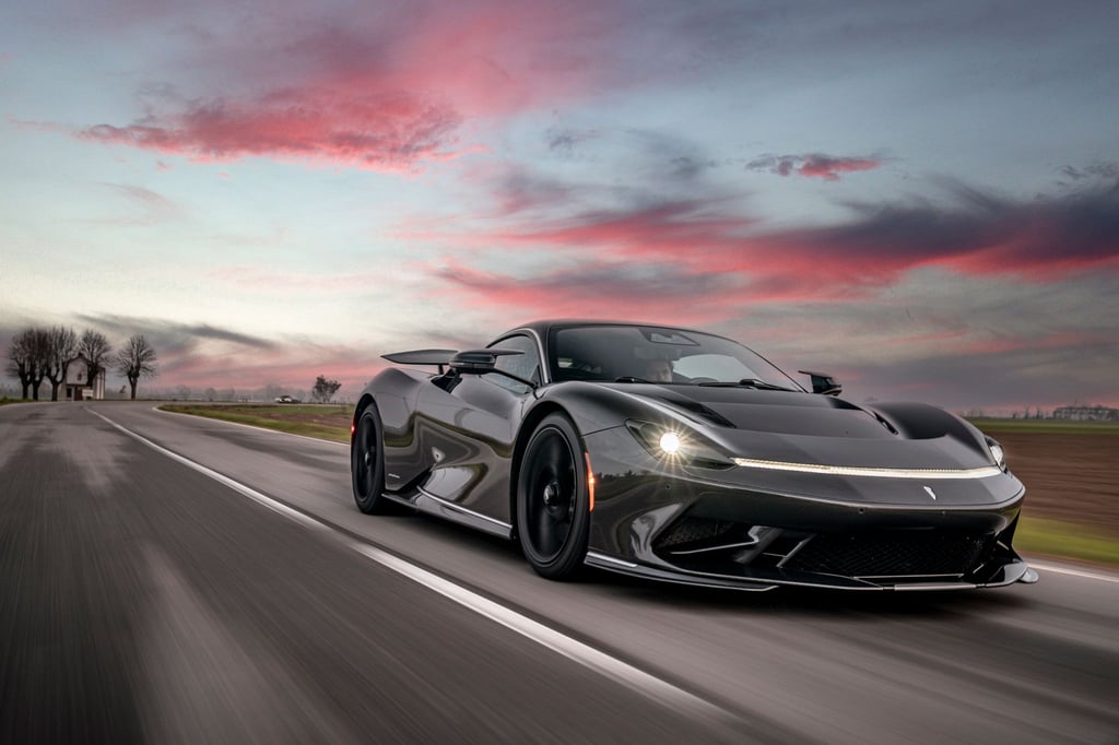 Auch wenn sich der Pininfarina Battista von außen kaum von anderen Supersportwagen unterscheidet, machen ihn die 1900 PS doch zu etwas Besonderem.