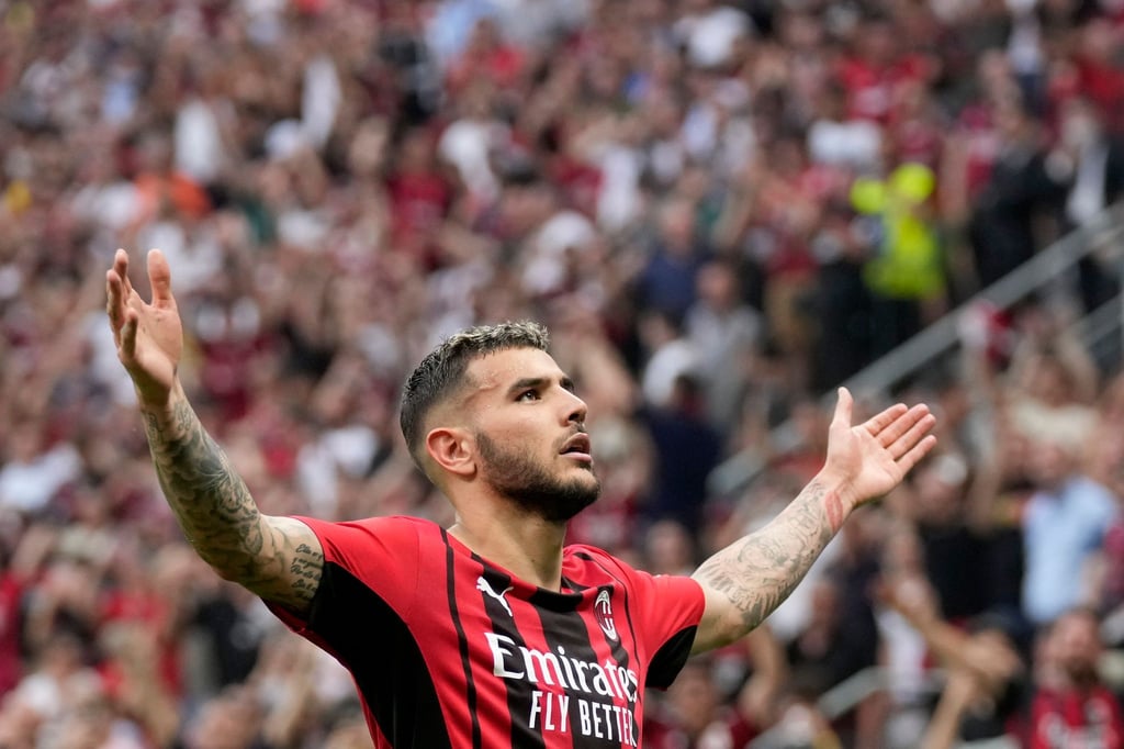Theo Hernandez vom AC Mailand feiert seinen Treffer zum 2:0.