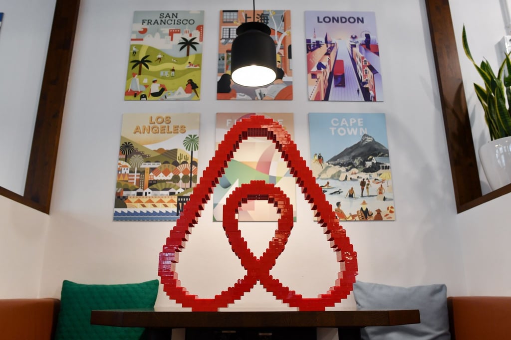 Mit der neuen Funktion „Verbundene Aufenthalte“ schlägt Airbnb eine Kombination aus zwei Unterkünften für eine Reise vor.