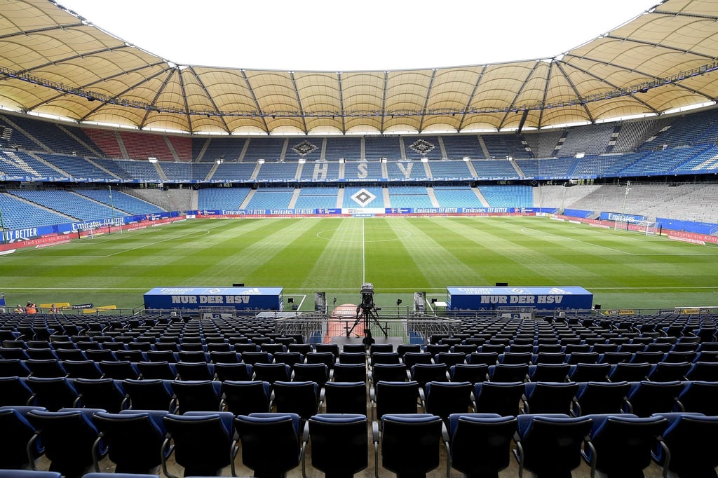 Dem Hamburger SV fehlen laut einem „Bild“-Bericht mehrere Millionen Euro, um das Volksparkstadion für die EM 2024 zu renovieren.