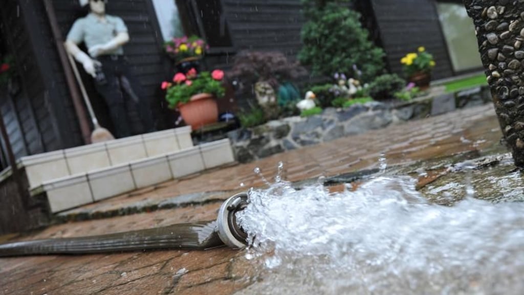 Aufgrund niedriger Grundwasser- und Oberflächenwasserstände ist im Altmarkkreis Salzwedel das Abpumpen von Wasser zu Bewässerungszwecken künftig verboten.
