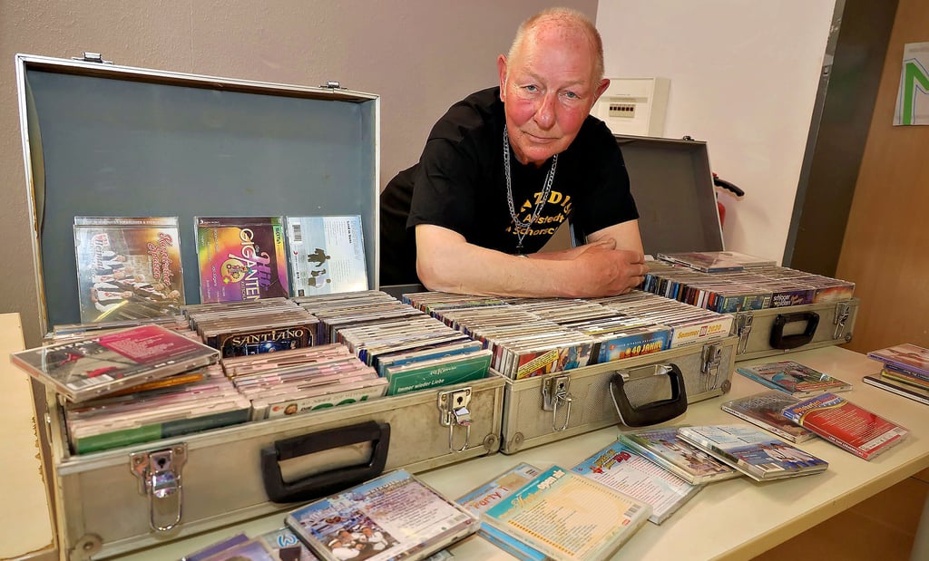 Mit 73 Jahren dürfte der Allstedter Heinz-Georg Szor der älteste DJ in Mitteldeutschland sein.