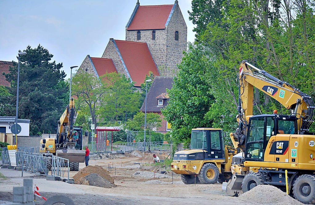 Die Wolfener Straße bleibt noch mindestens drei Monate Baustelle.