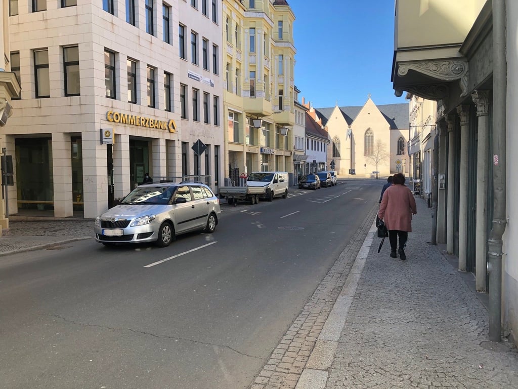 Die B180 führt unmittelbar durch die Stadt Zeitz, hier die Fischstraße. Das soll sich künftig ändern.