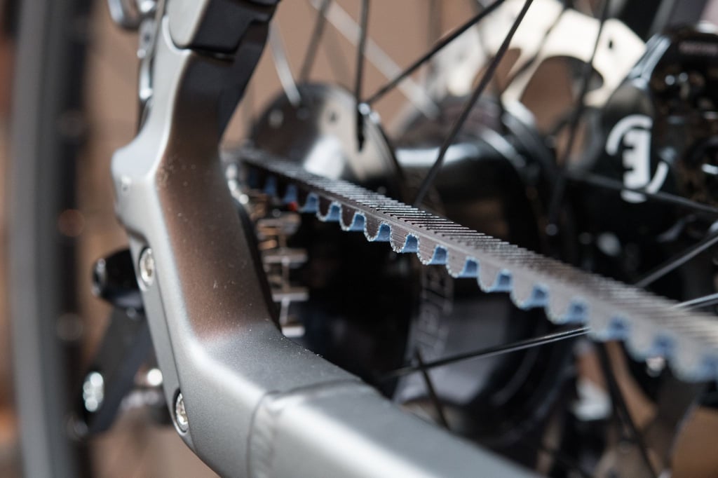 Nicht mehr ganz neu, aber umso beliebter: Der Riemenantrieb findet sich an immer mehr Fahrrädern wieder.